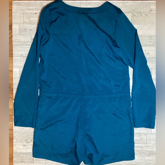 NWT Womens Nordstrom Rack Romper Size MEDIUM Teal Shorts Button Vneck One Piece - Picture 2 of 4